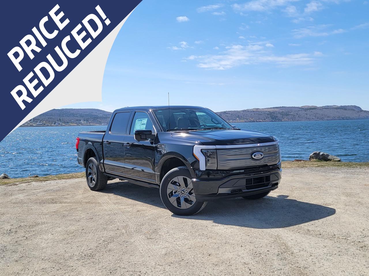 2023 Ford F-150 Lightning LARIAT 4WD SuperCrew 5.5' Box Photo0