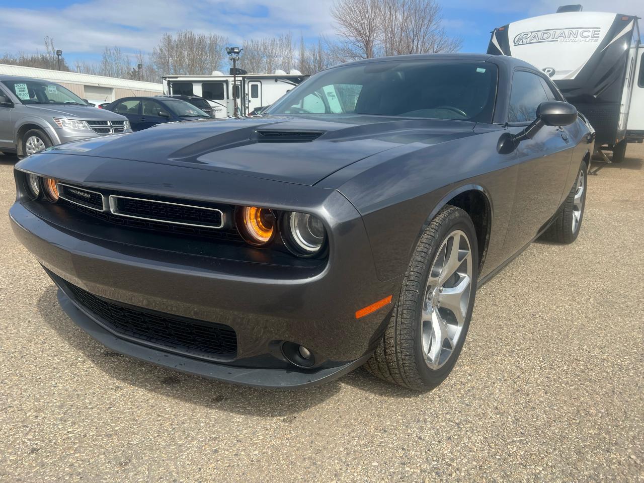 2016 Dodge Challenger SXT PLUS Vented & Heated Seats, Back up Cam, Sun R - Photo #2