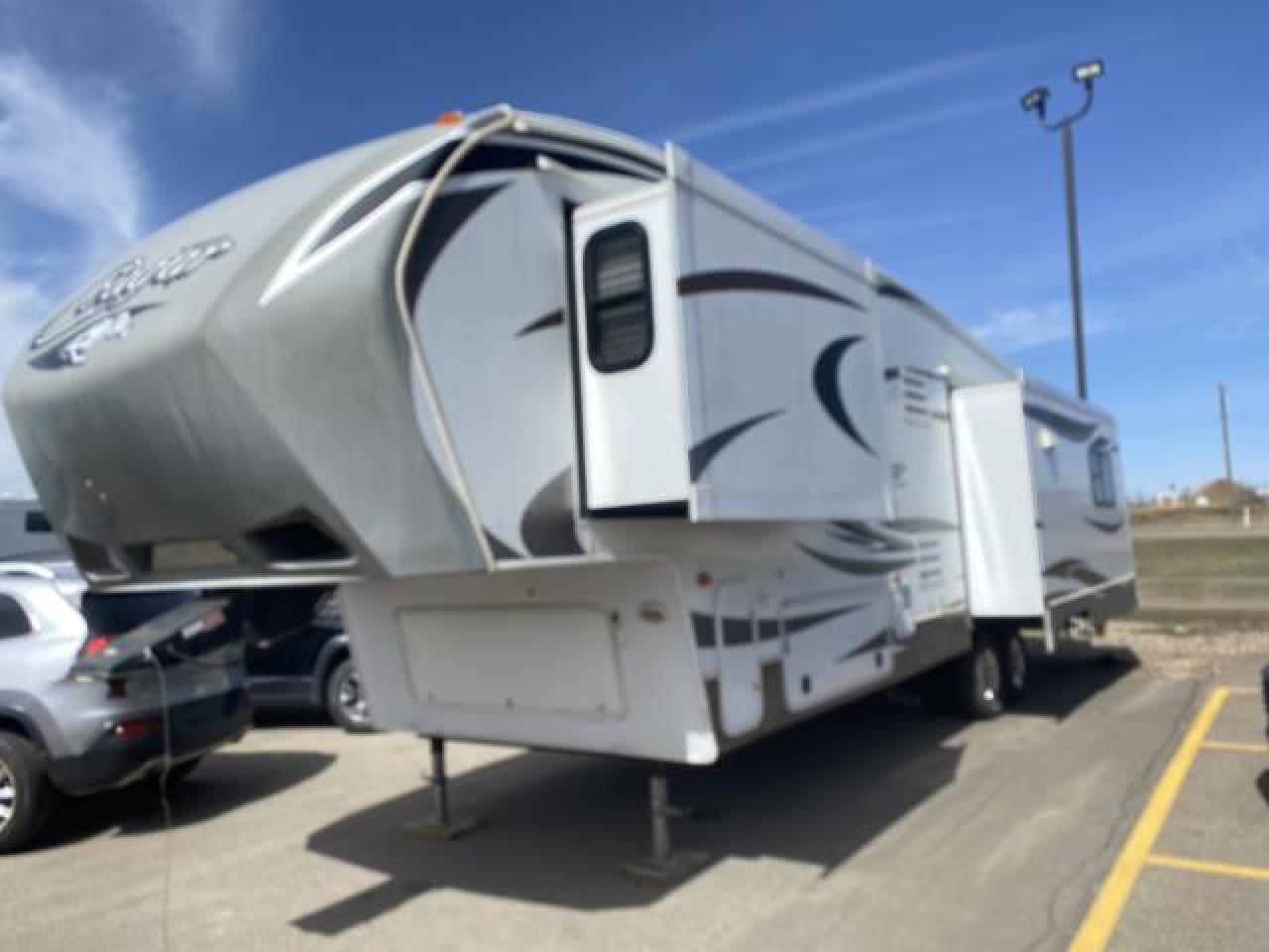 2013 Keystone 5TH WHEEL - - Photo #1