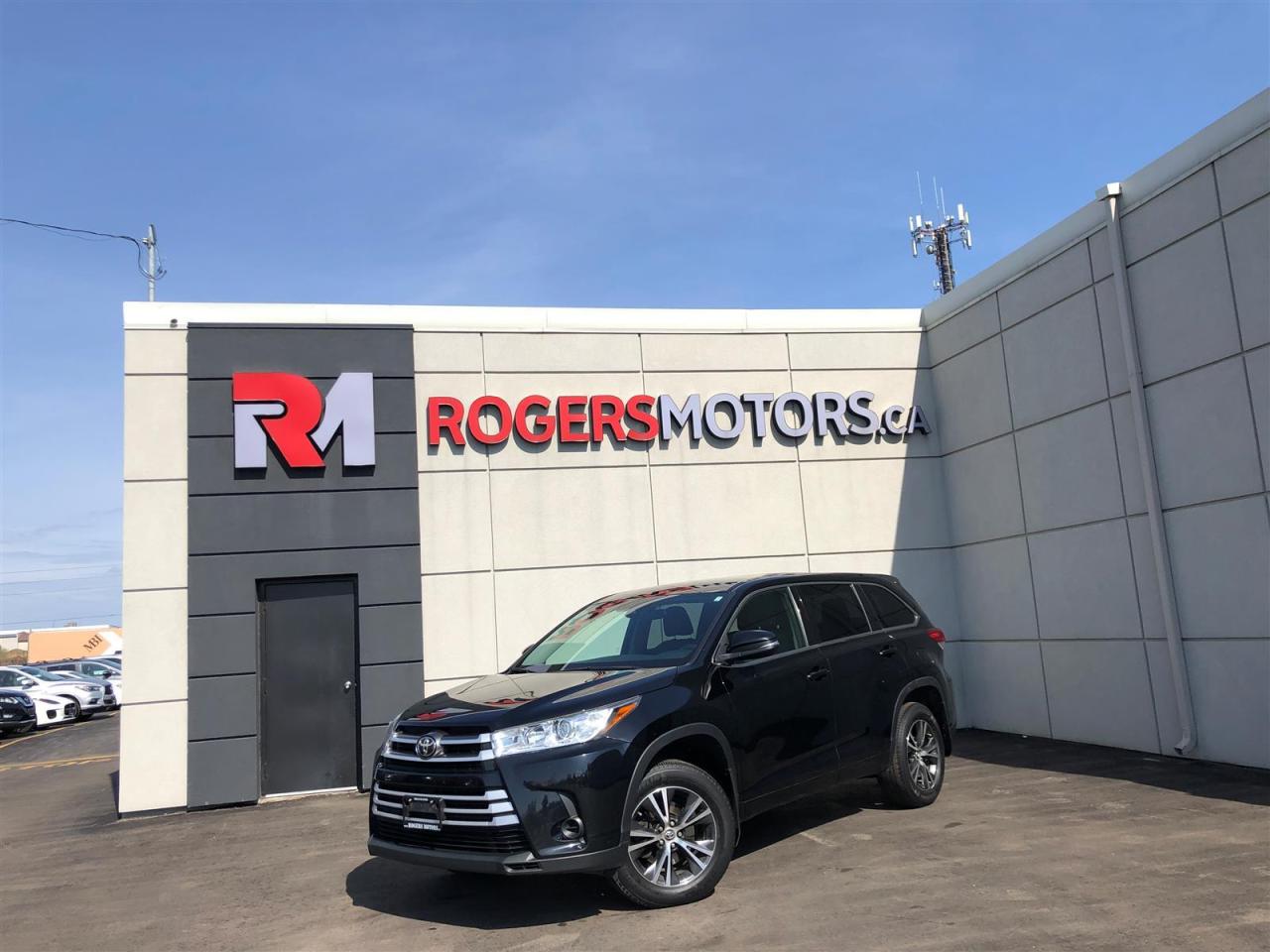 Used 2017 Toyota Highlander LE - 8 PASS - REVERSE CAM - TECH FEATURES for sale in Oakville, ON