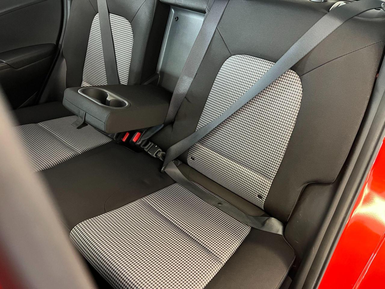 2019 Hyundai KONA Essential+ApplePlay+HeatedSeats+Camera+CLEANCARFAX - Photo #25