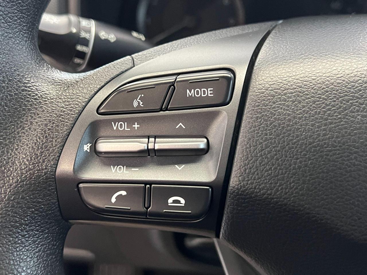 2019 Hyundai KONA Essential+ApplePlay+HeatedSeats+Camera+CLEANCARFAX Photo112