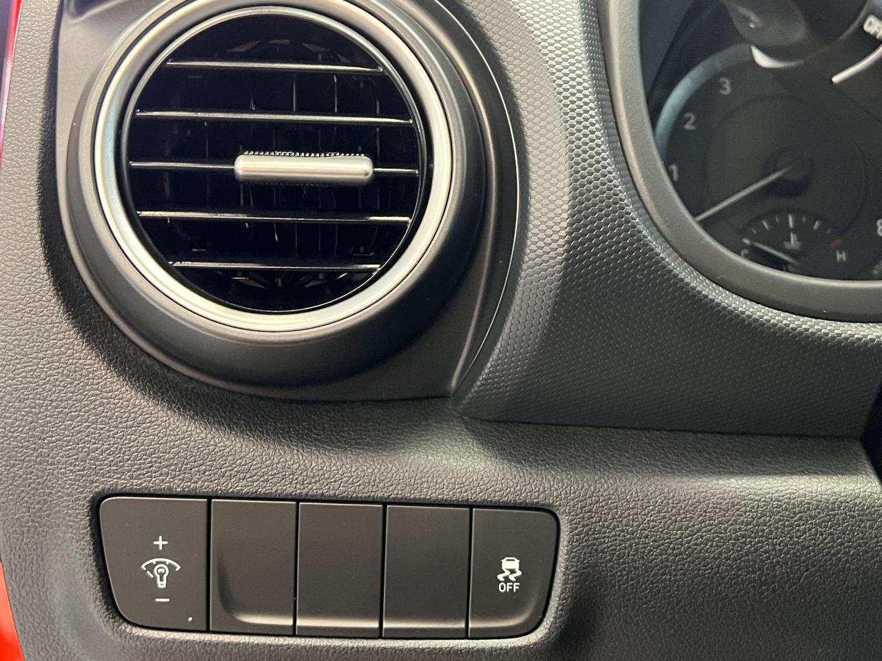 2019 Hyundai KONA Essential+ApplePlay+HeatedSeats+Camera+CLEANCARFAX Photo115