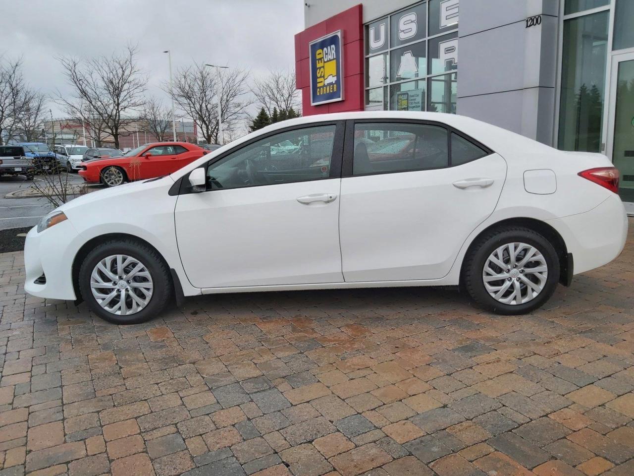 2017 Toyota Corolla LE Photo3