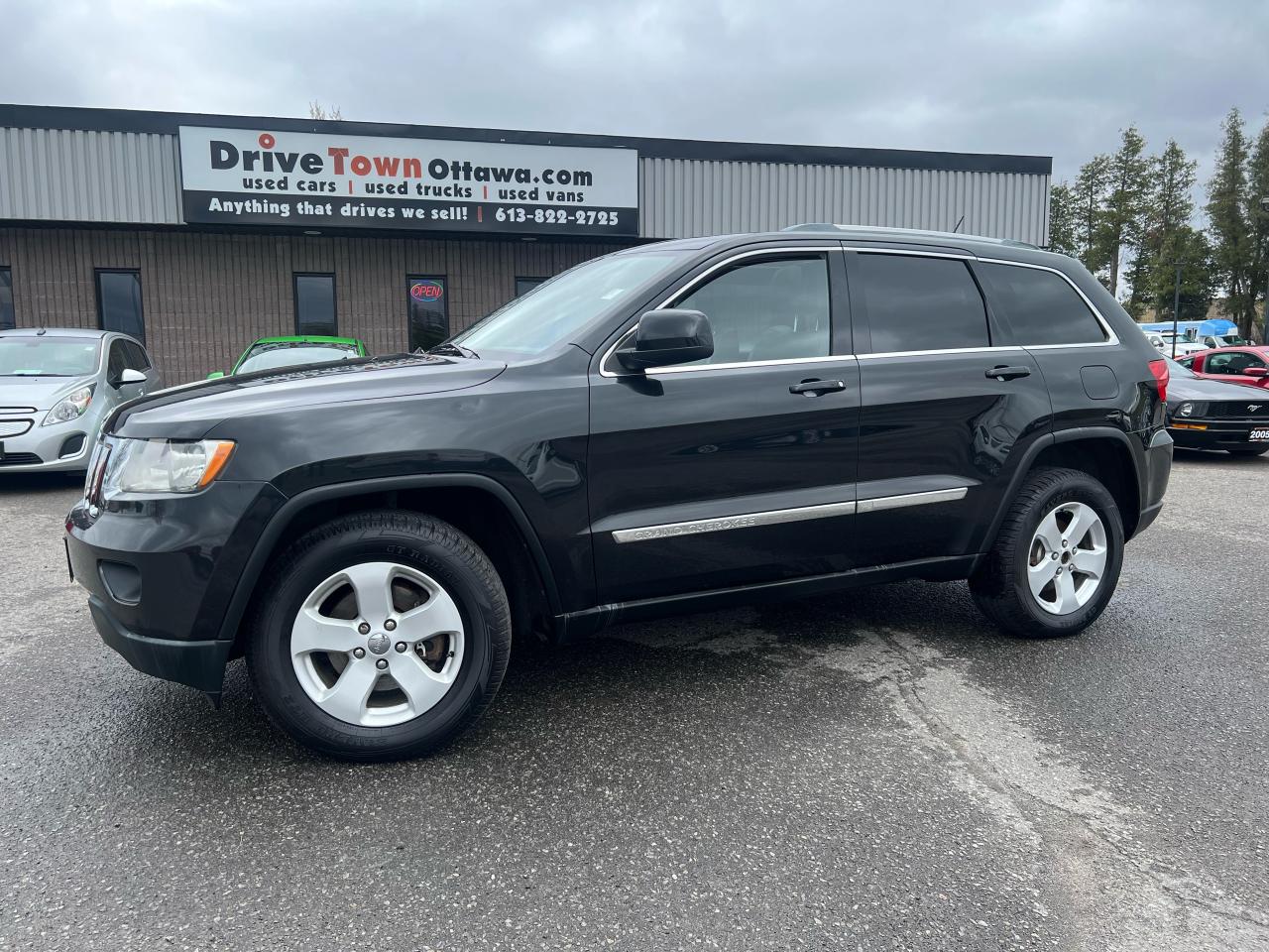 Used 2012 Jeep Grand Cherokee LAREDO 4X4 **LEATHER**PANOROOF** for sale in Ottawa, ON