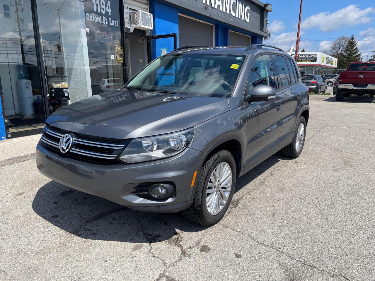 Used 2016 Volkswagen Tiguan AWD SUNROOF H-SEATS LOADED! WE FINANCE ALL CREDIT! for sale in London, ON