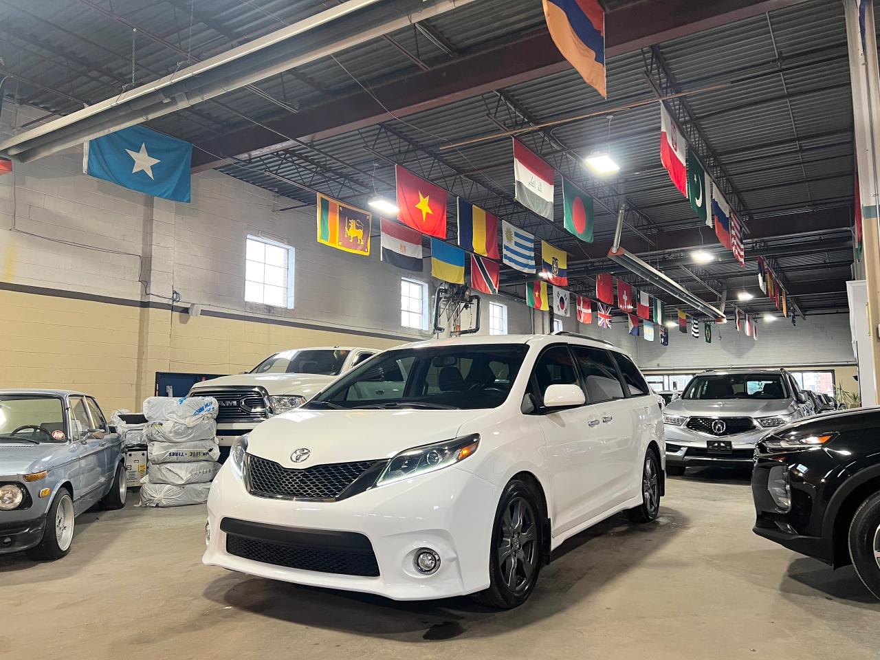 2017 Toyota Sienna 5DR - SE - 8-PASS - FWD - Photo #1