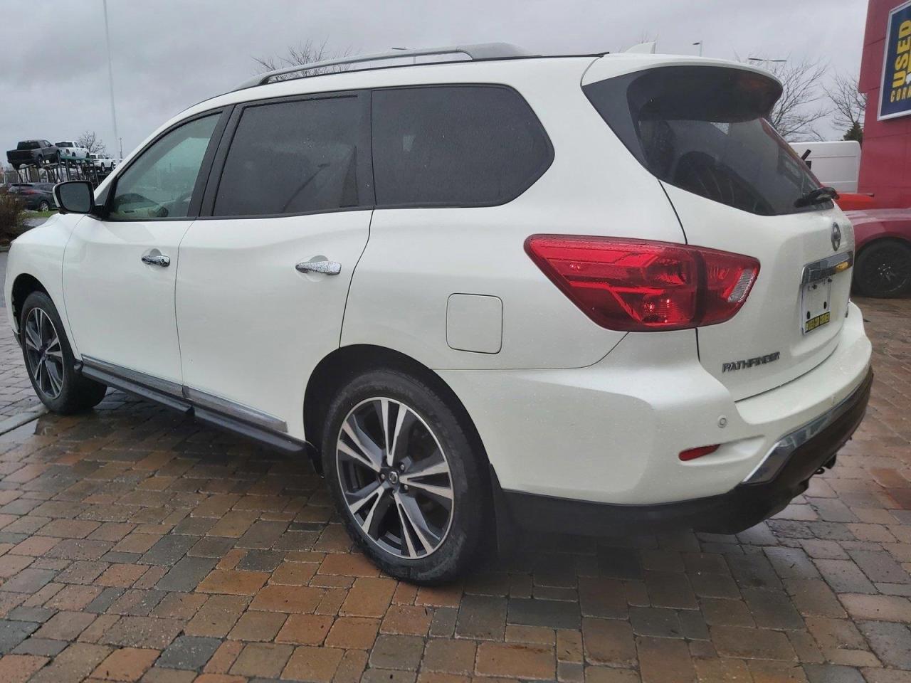 2020 Nissan Pathfinder Platinum Photo4