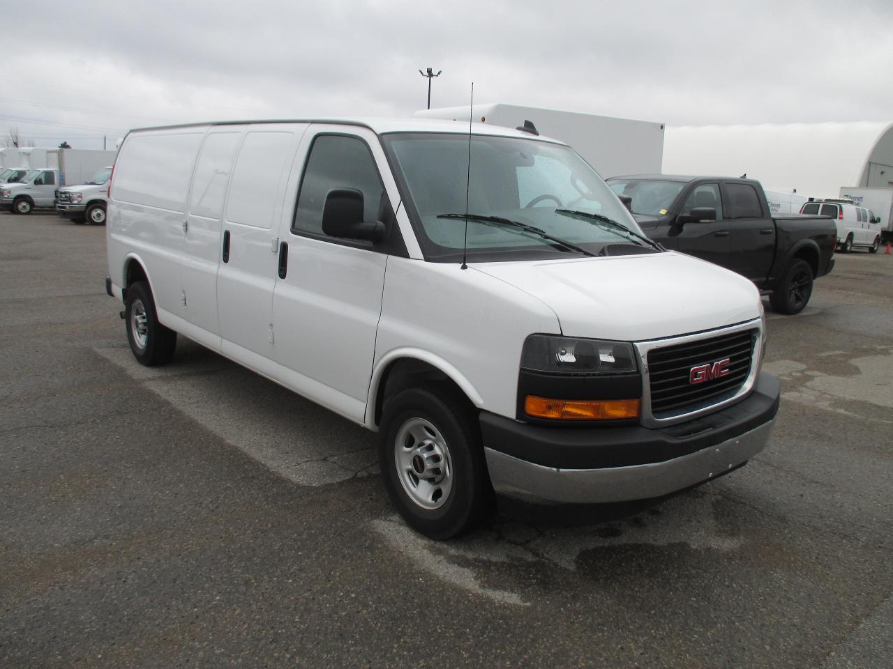 2020 GMC Savana 3500 RWD 3500 155" extended cargo van 3 passenger - Photo #3