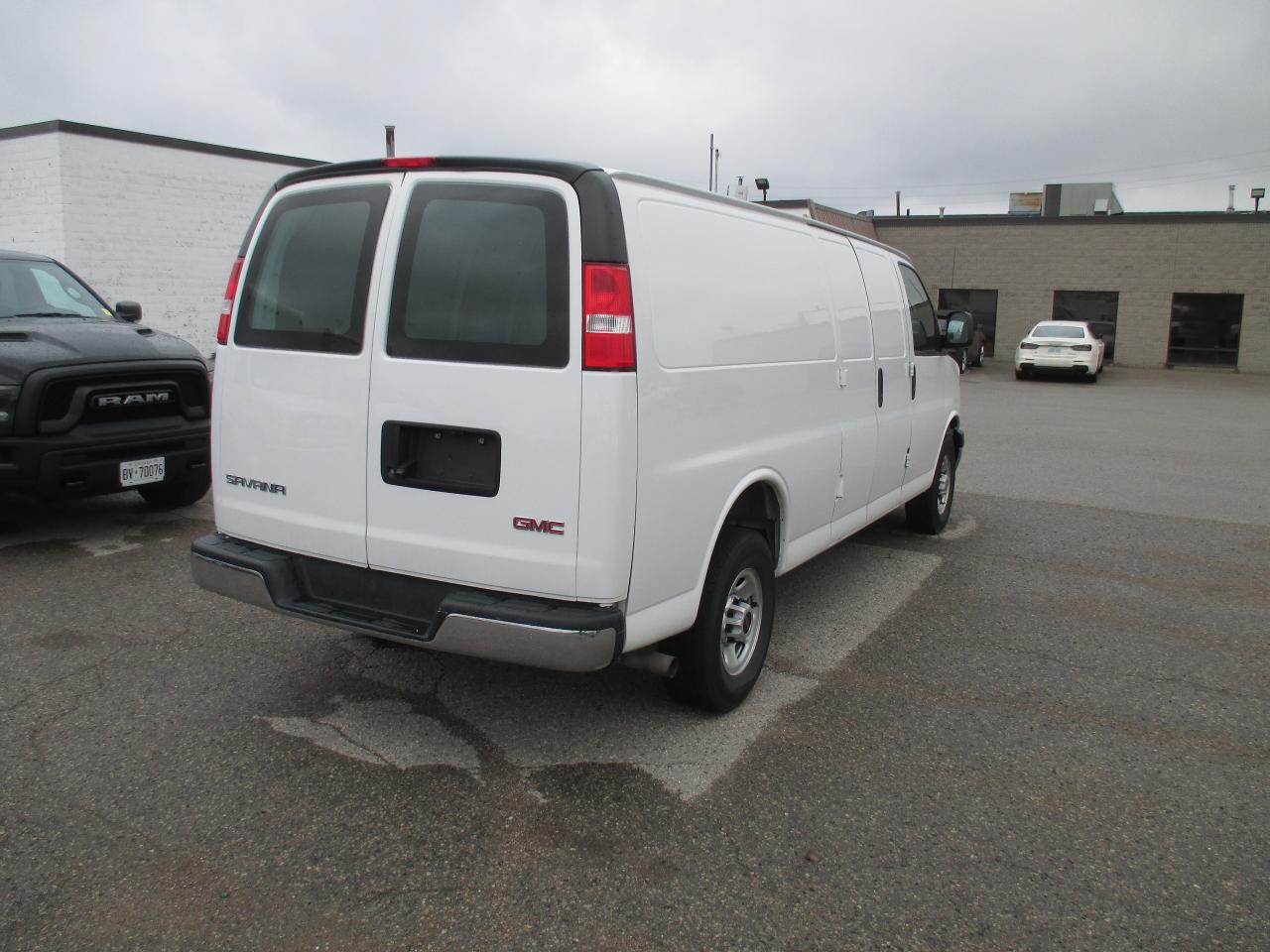 2020 GMC Savana 3500 RWD 3500 155" extended cargo van 3 passenger - Photo #5