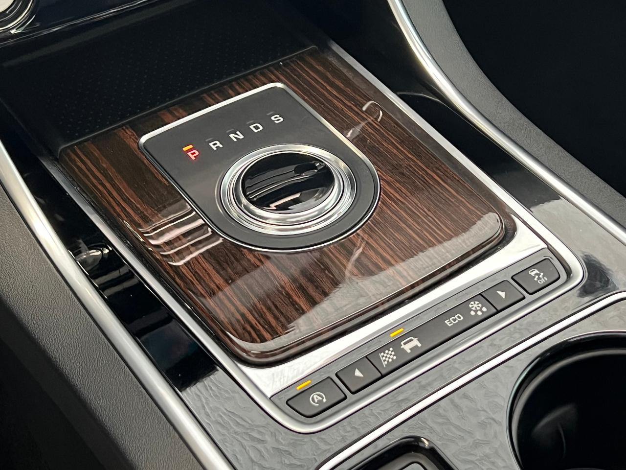2017 Jaguar XE 35t Supercharged V6+ApplePlay+GPS+Camera+BlindSpot Photo102