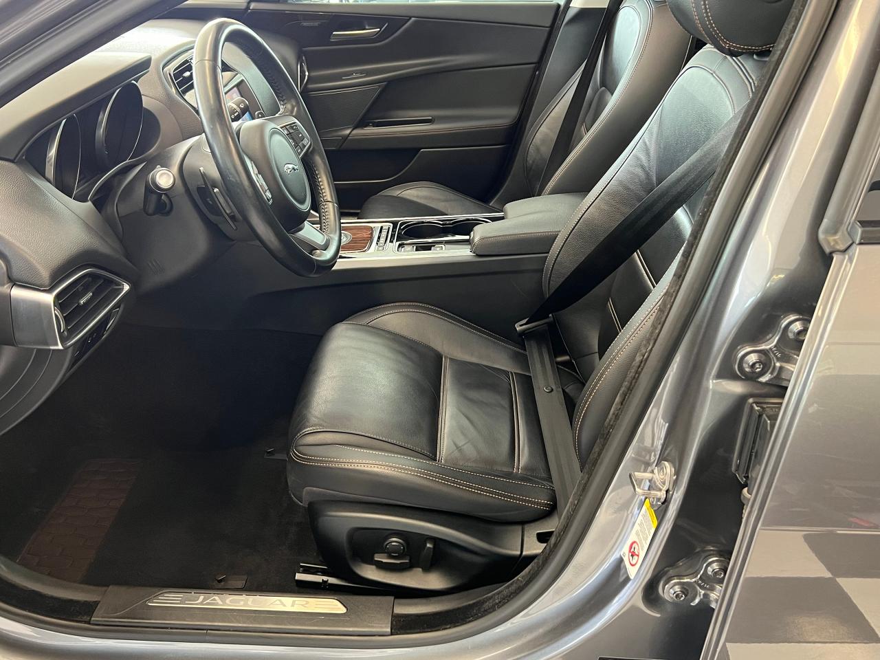 2017 Jaguar XE 35t Supercharged V6+ApplePlay+GPS+Camera+BlindSpot - Photo #20