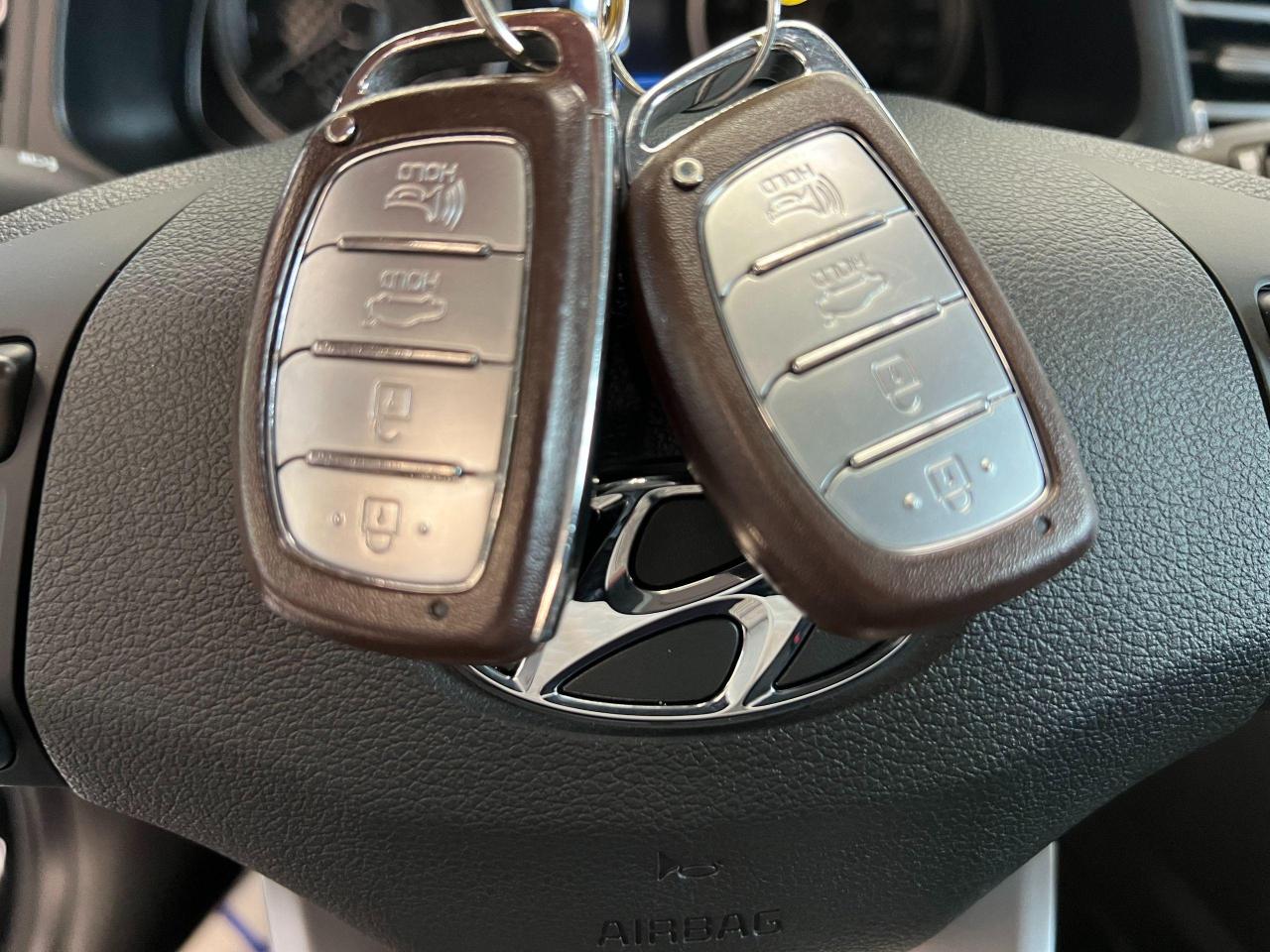 2020 Hyundai Elantra Ultimate+Adaptive Cruise+LaneKeep+BSM+CLEAN CARFAX - Photo #18
