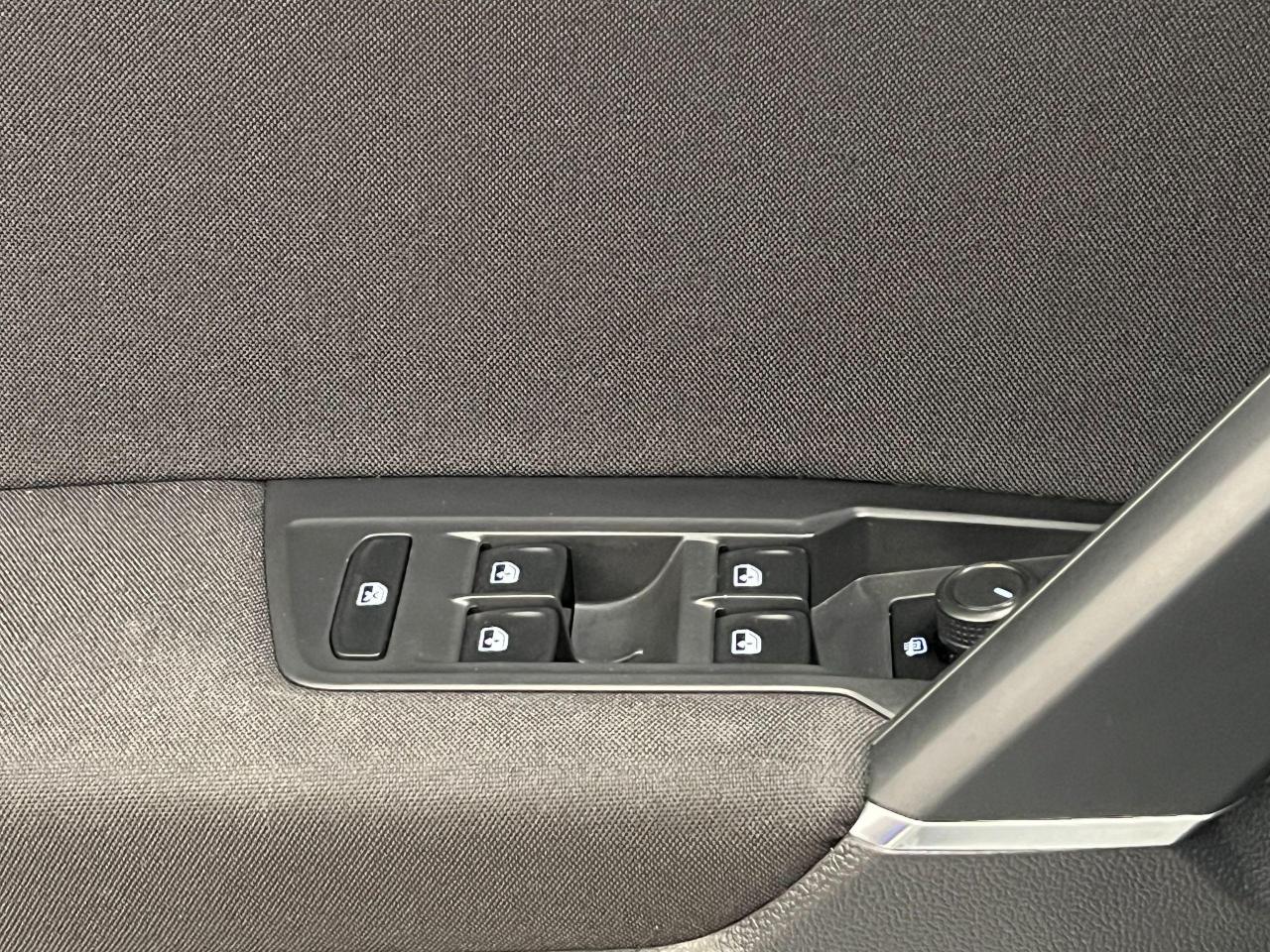 2018 Volkswagen Tiguan 4Motion+ApplePlay+Camera+Heated Seats+CLEAN CARFAX Photo119