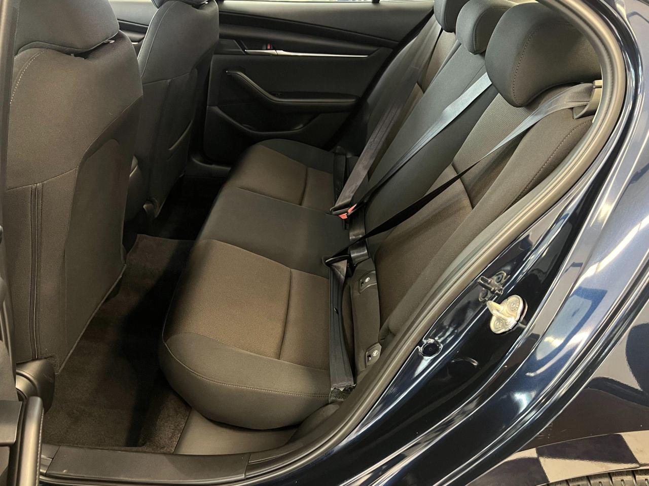 2021 Mazda MAZDA3 GX+ApplePlay+Remote Start+Blind Spot+CLEAN CARFAX Photo24