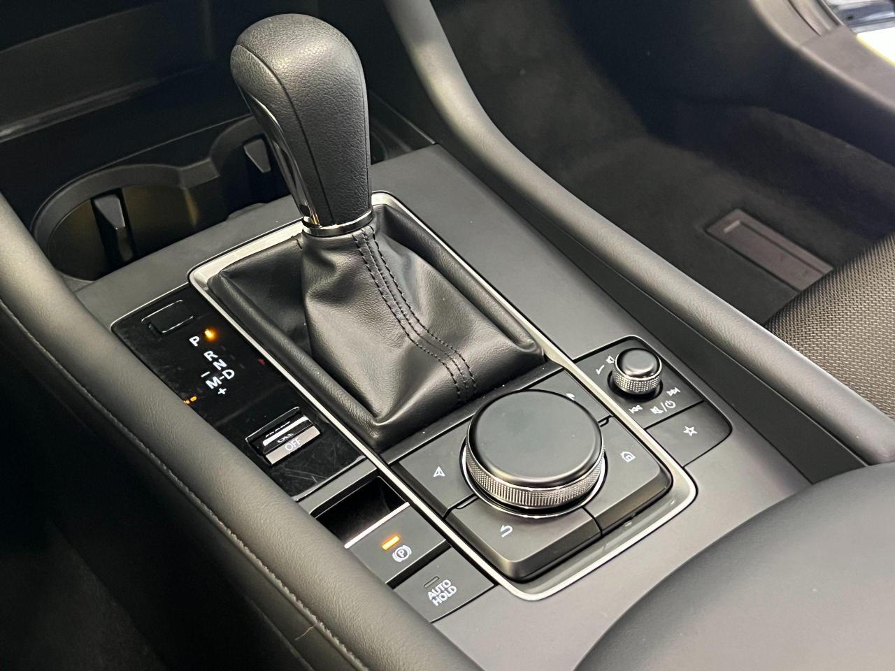 2021 Mazda MAZDA3 GX+ApplePlay+Remote Start+Blind Spot+CLEAN CARFAX Photo37