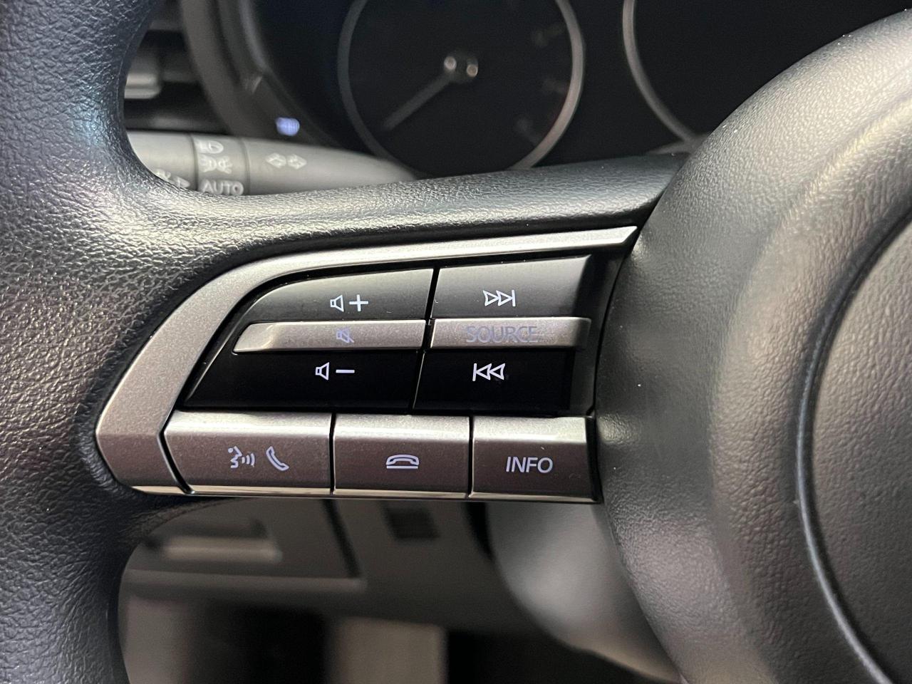 2021 Mazda MAZDA3 GX+ApplePlay+Remote Start+Blind Spot+CLEAN CARFAX Photo106