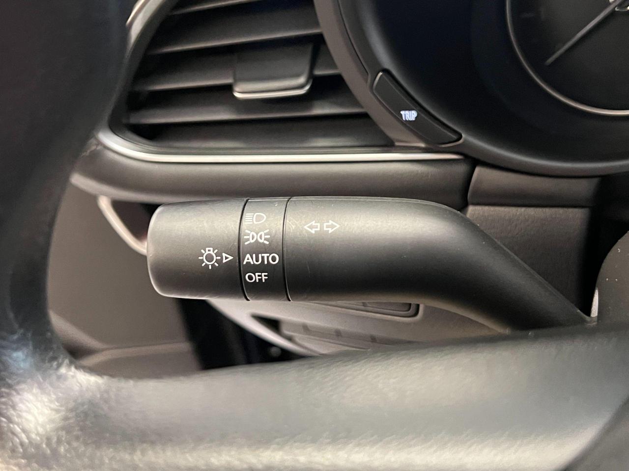 2021 Mazda MAZDA3 GX+ApplePlay+Remote Start+Blind Spot+CLEAN CARFAX Photo46
