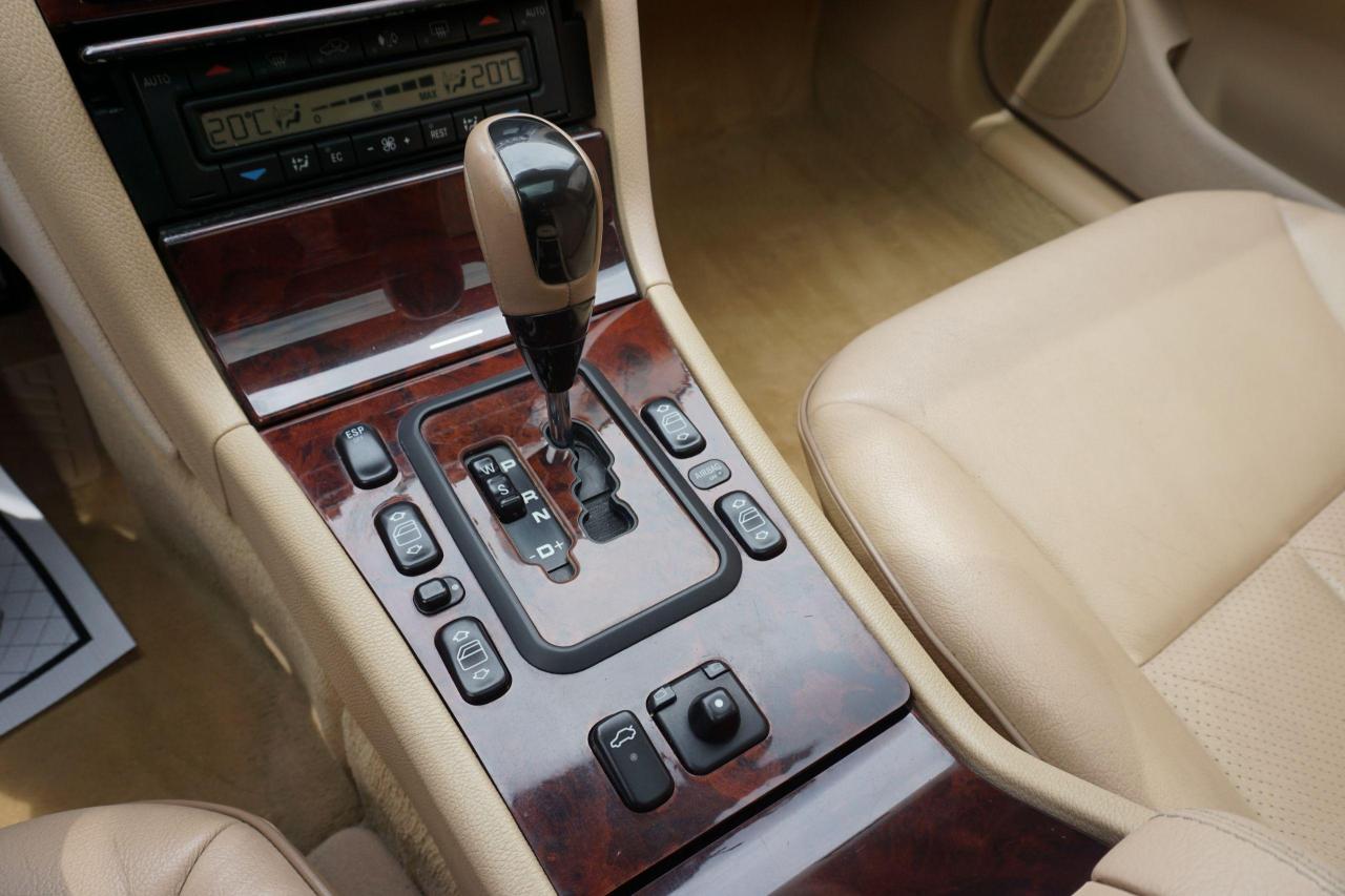 2001 Mercedes-Benz E-Class STUNNING SHAPE / RWD / BACKUP CAM / CERTIFIED - Photo #14