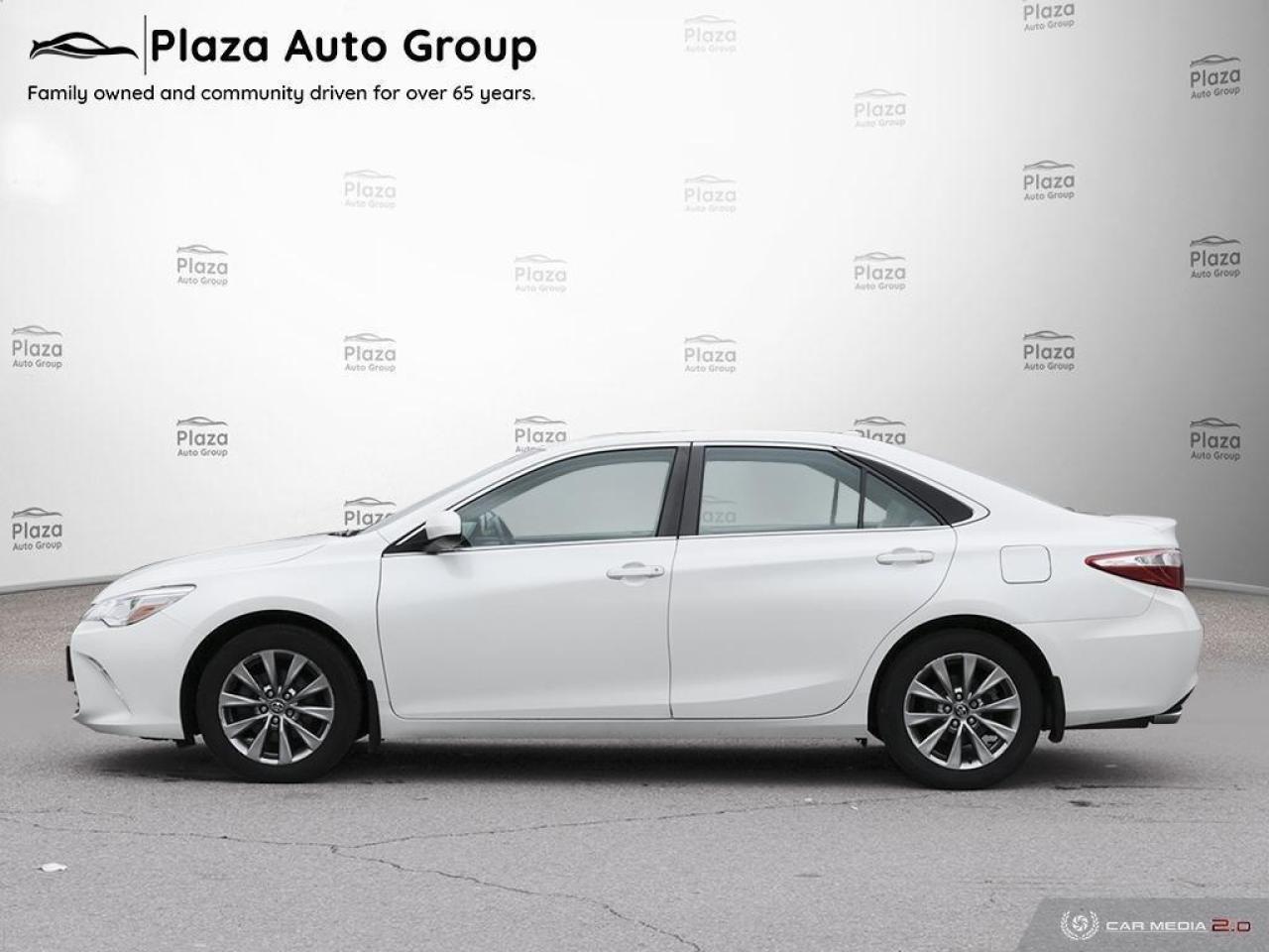 2017 Toyota Camry XLE Photo2