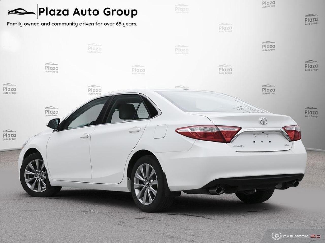 2017 Toyota Camry XLE Photo3