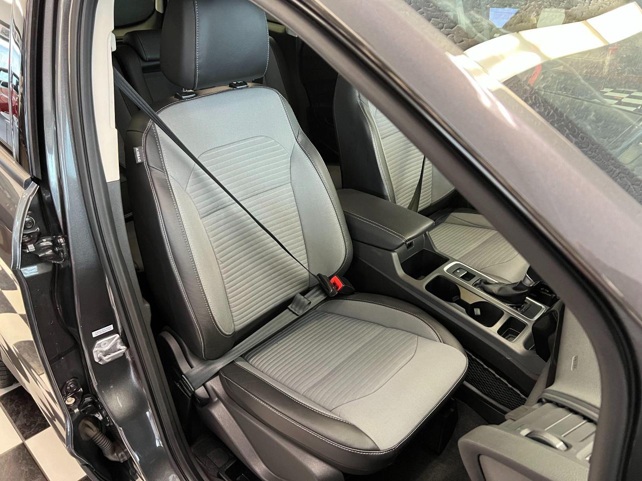 2017 Ford Escape SE APPEARANCE PKG 4WD+GPS+Apple Play+CLEAN CARFAX - Photo #23