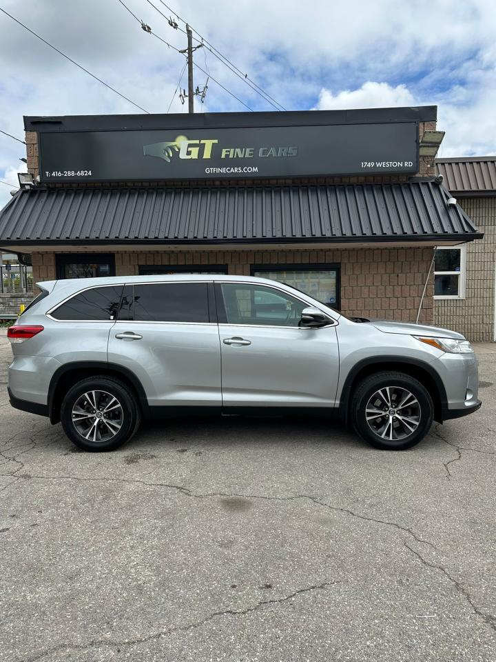 2019 Toyota Highlander  - Photo #2