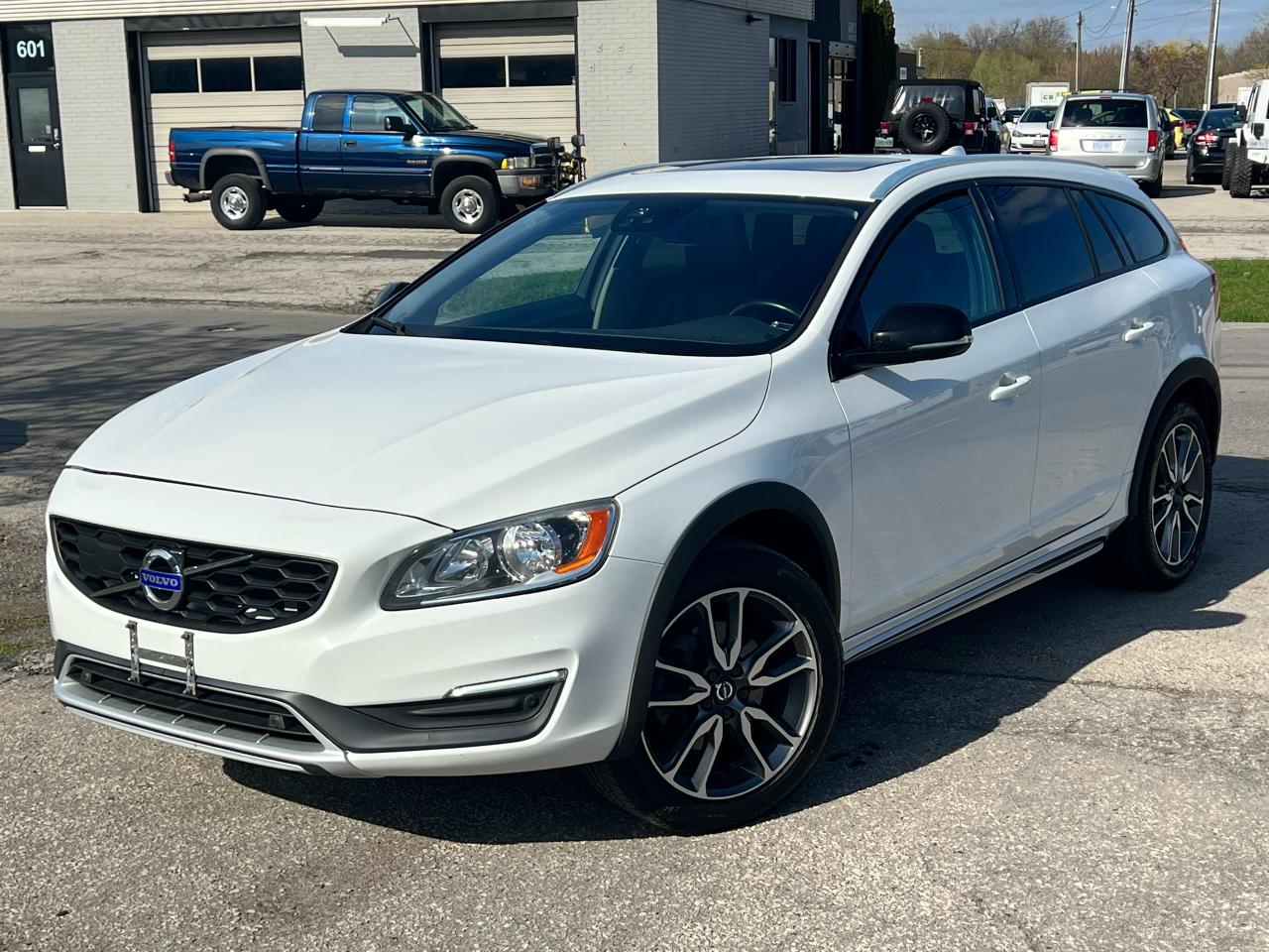 2015 Volvo V60 cross country T5 Platinum AWD loaded - Photo #1