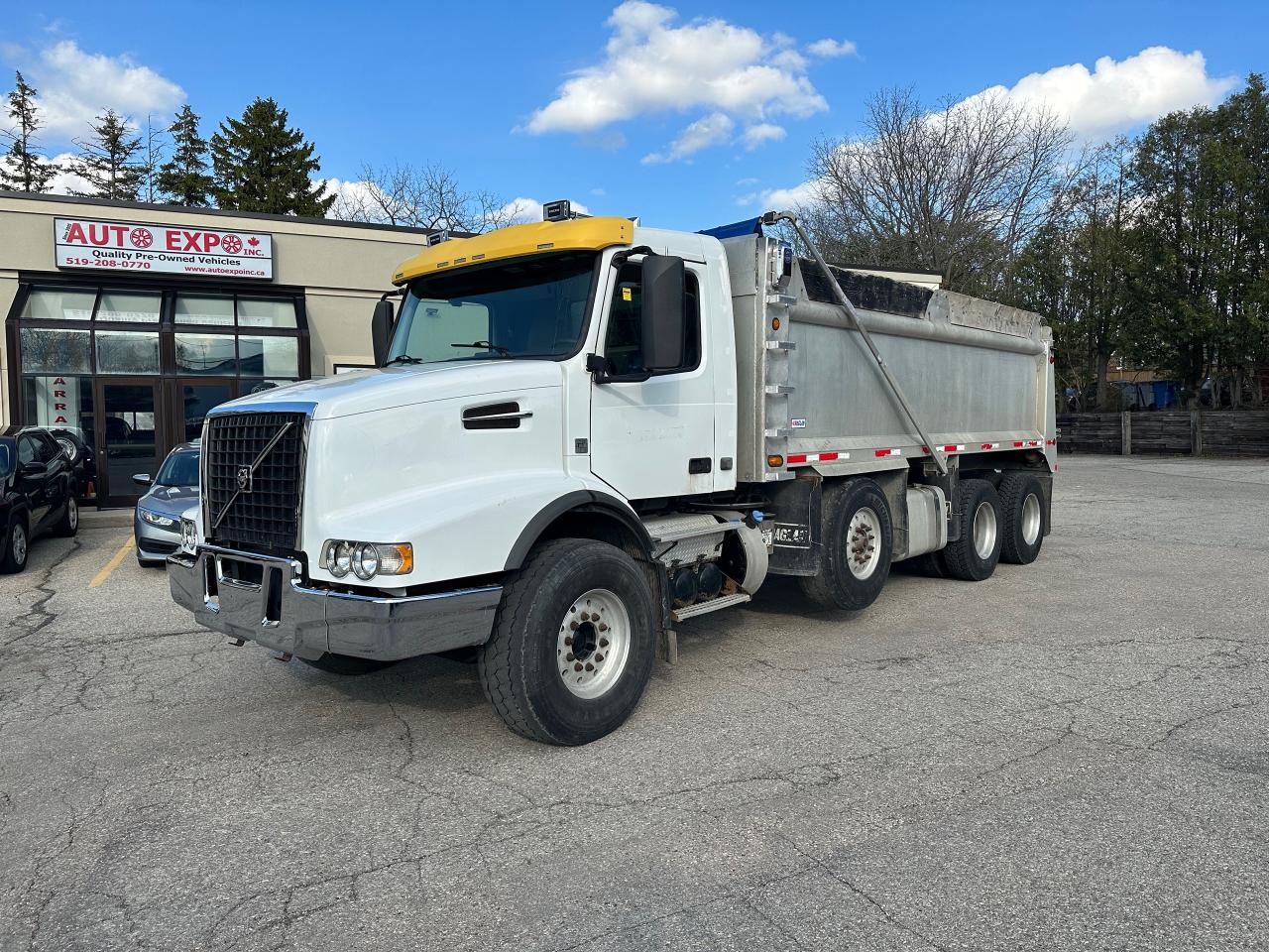 2013 Volvo VHD VHD_DD13_iSHIFT_NEW DRIVE TIRES_READY TO WORK NOW! - Photo #3