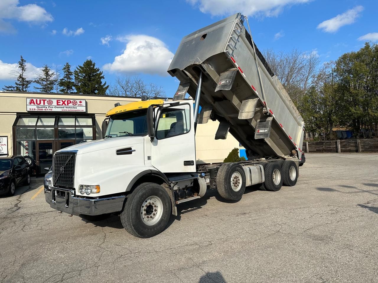 2013 Volvo VHD VHD_DD13_iSHIFT_NEW DRIVE TIRES_READY TO WORK NOW!