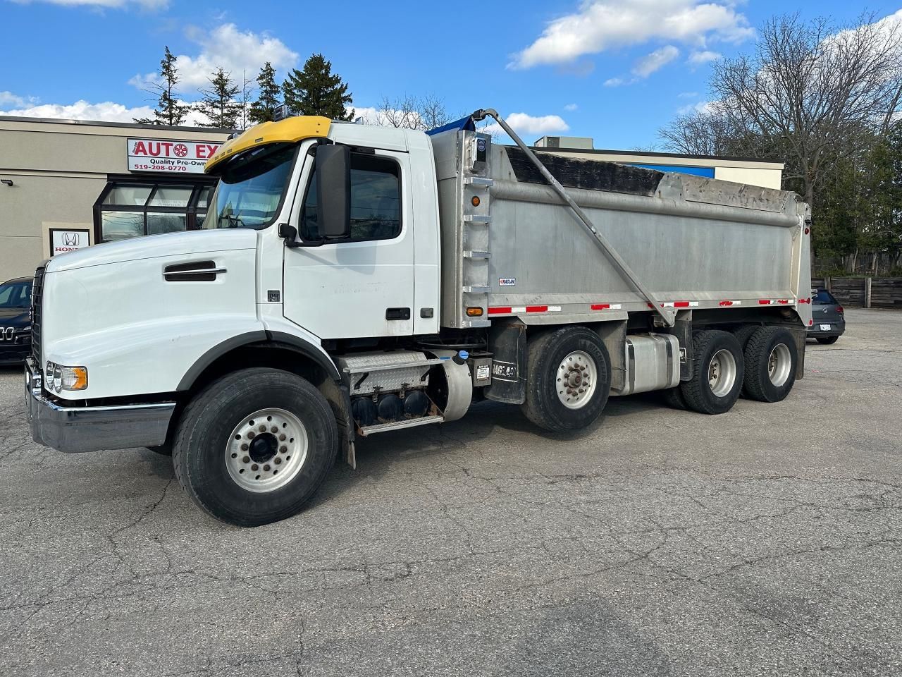 2013 Volvo VHD VHD_DD13_iSHIFT_NEW DRIVE TIRES_READY TO WORK NOW!