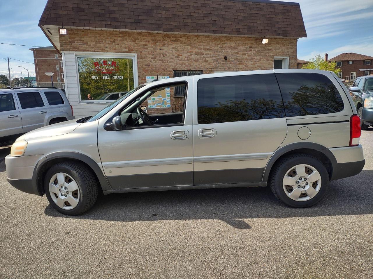 Used 2009 Pontiac Montana SV6 for sale in Oshawa, ON