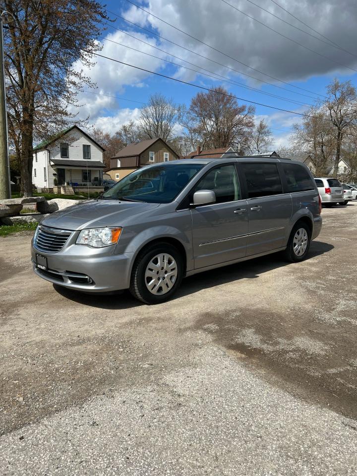 Used 2015 Chrysler Town & Country TOURING for sale in Belmont, ON