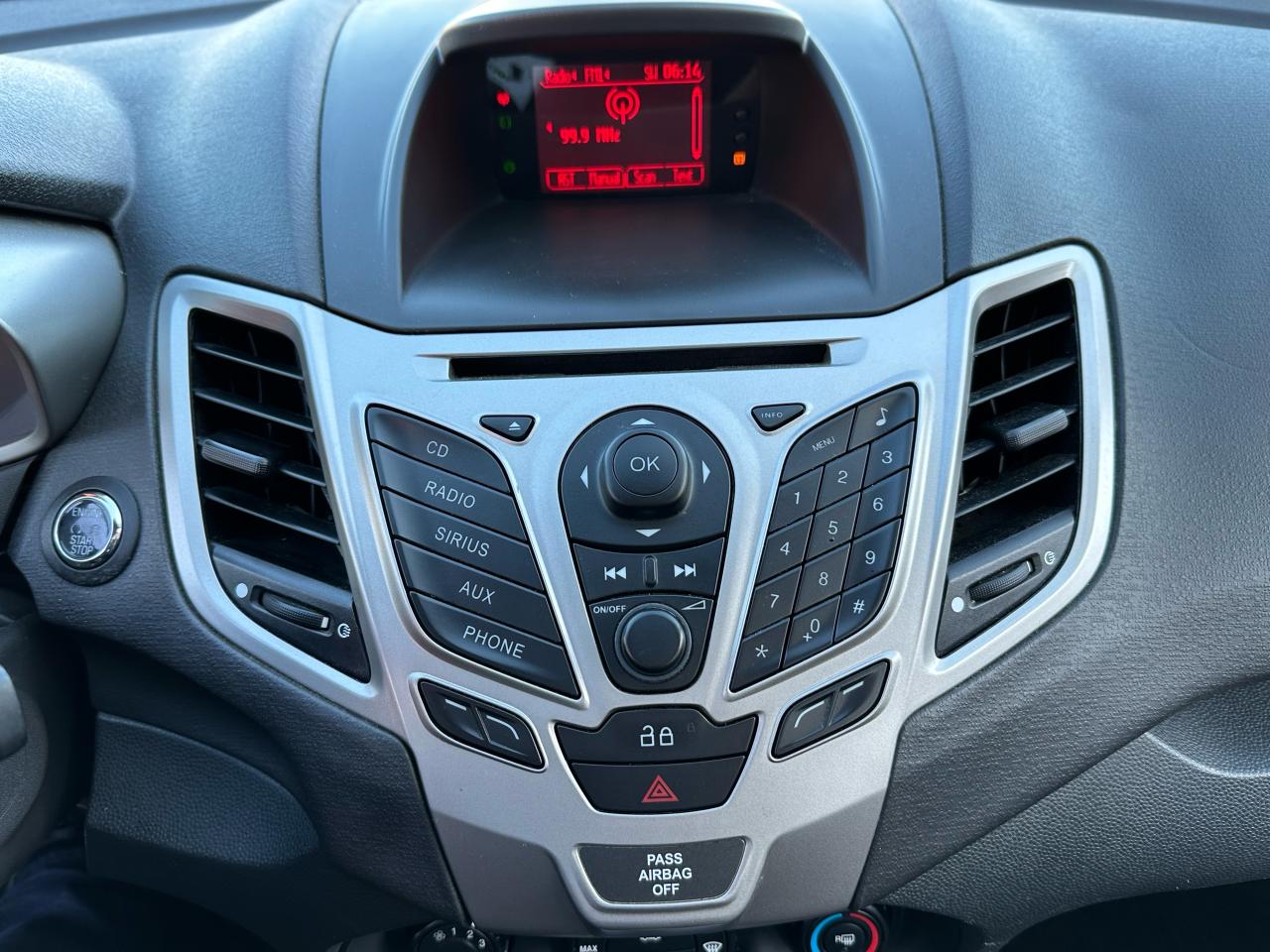 2013 Ford Fiesta Titanium - Photo #23
