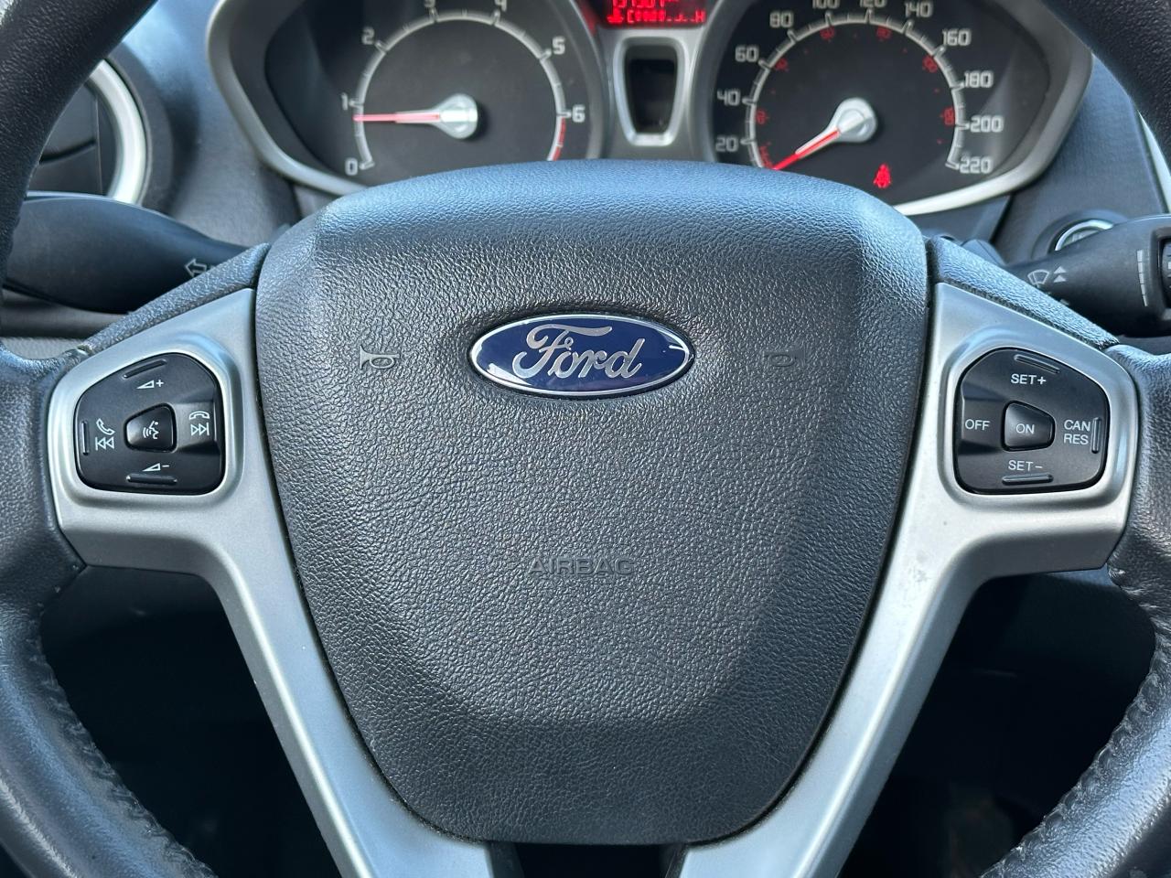 2013 Ford Fiesta Titanium - Photo #26