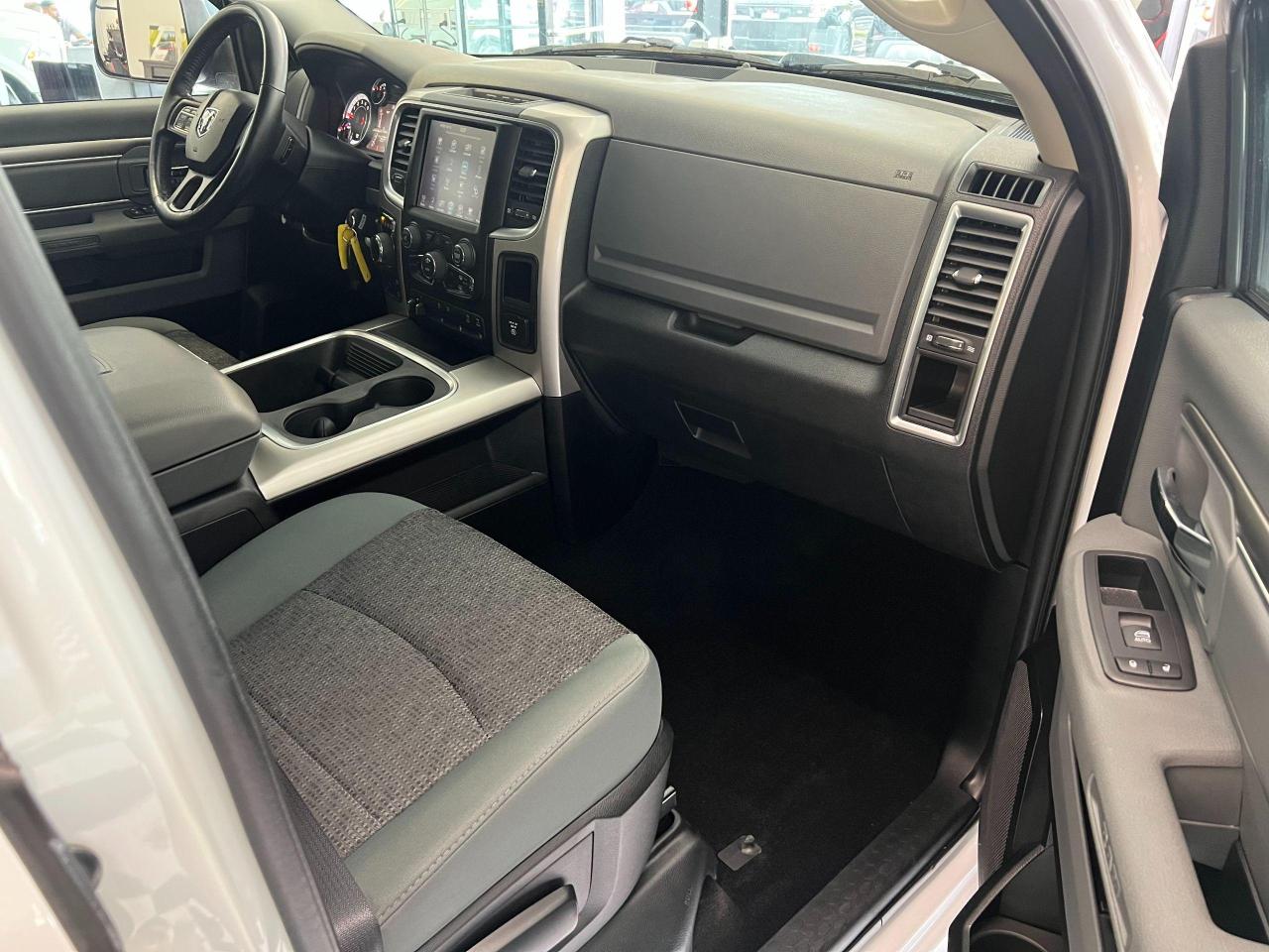 2016 RAM 1500 Outdoorsman 3.0L V6 Diesel 4x4+Camera+CLEAN CARFAX - Photo #21