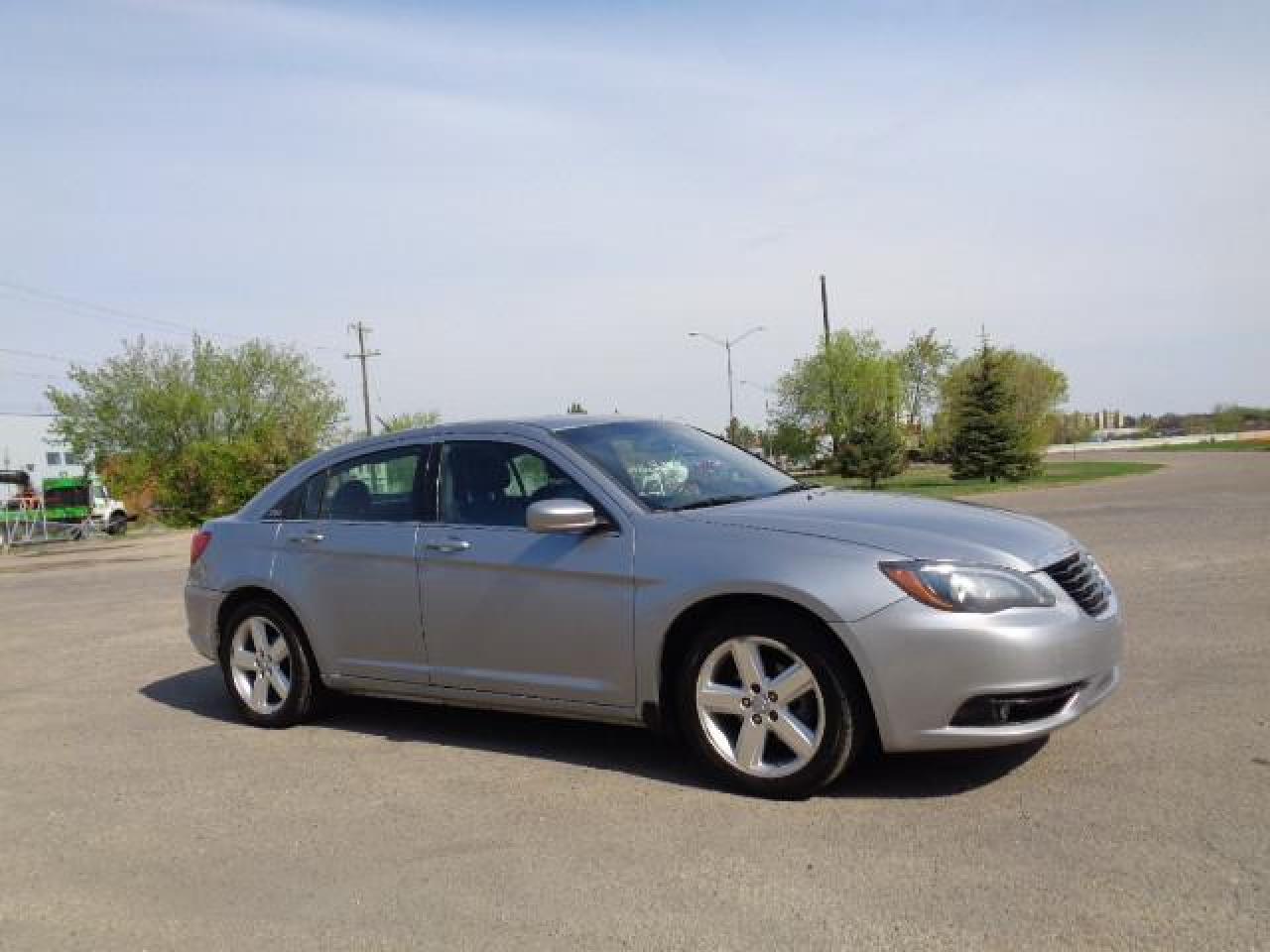 Used 2014 Chrysler 200 4dr Sdn S for sale in Edmonton, AB