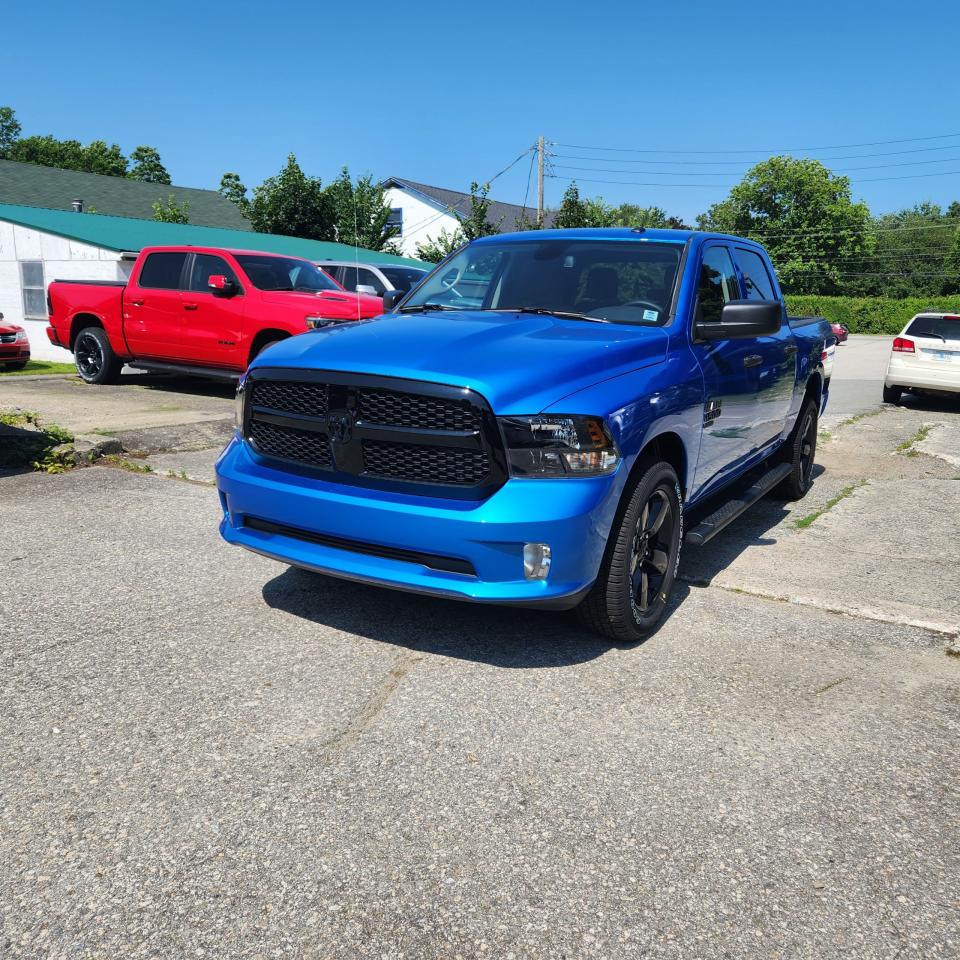 2023 RAM 1500 Classic EXPRESS 4X4 CREW CAB 5'7" BOX Photo1