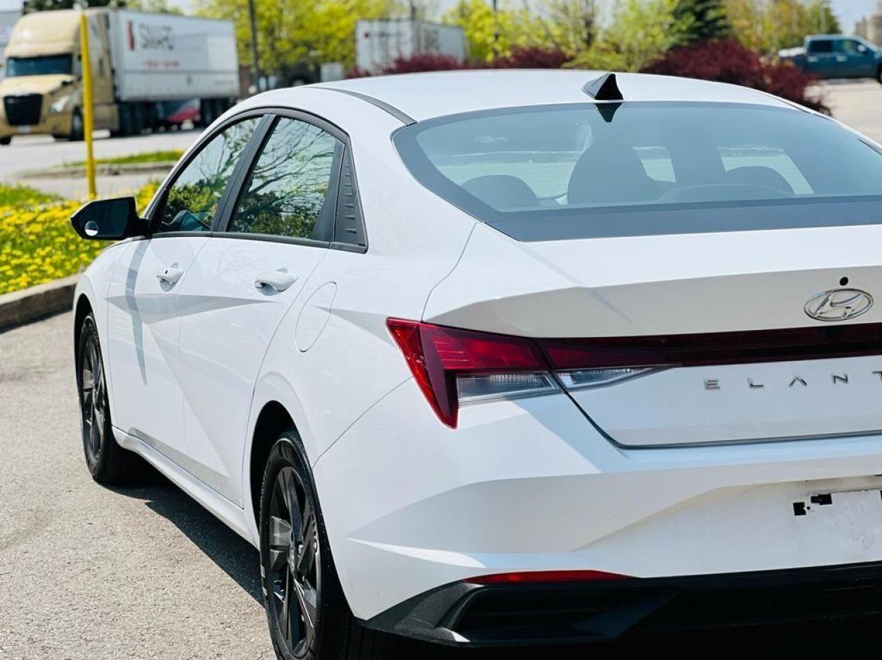 2022 Hyundai Elantra Preferred Photo4