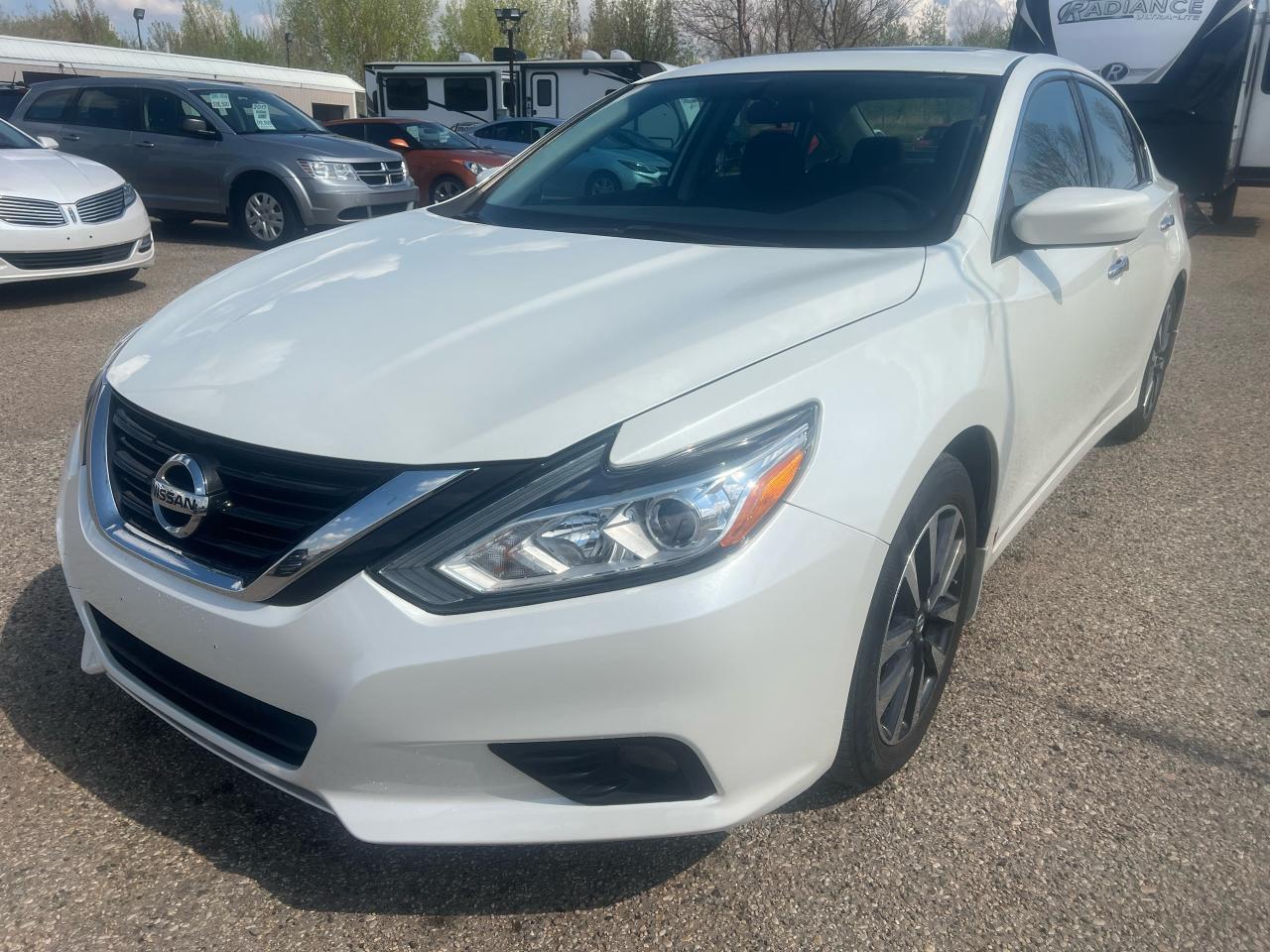 2017 Nissan Altima SV Nav, Lane Assist, Sun Roof, Back up Cam, Htd st