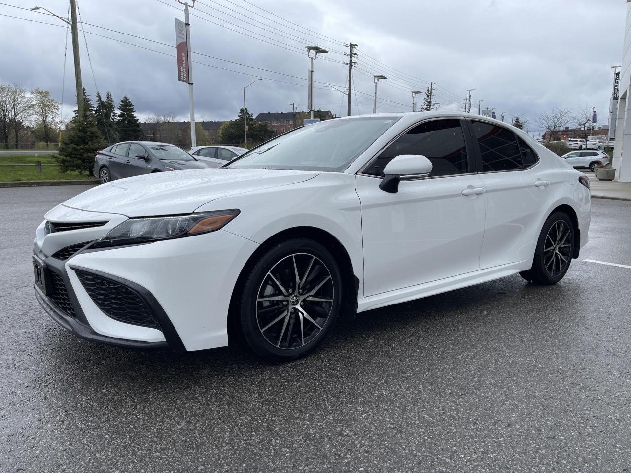 Used 2022 Toyota Camry Hybrid SE Auto for sale in Pickering, ON