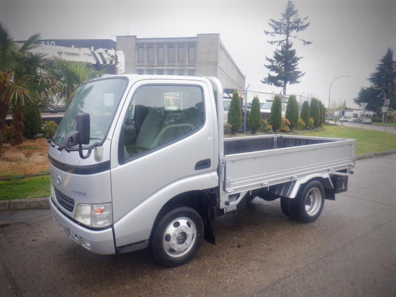 Used 2003 Toyota Toyoace Flat Deck Right Hand Drive Dually for sale in Burnaby, BC