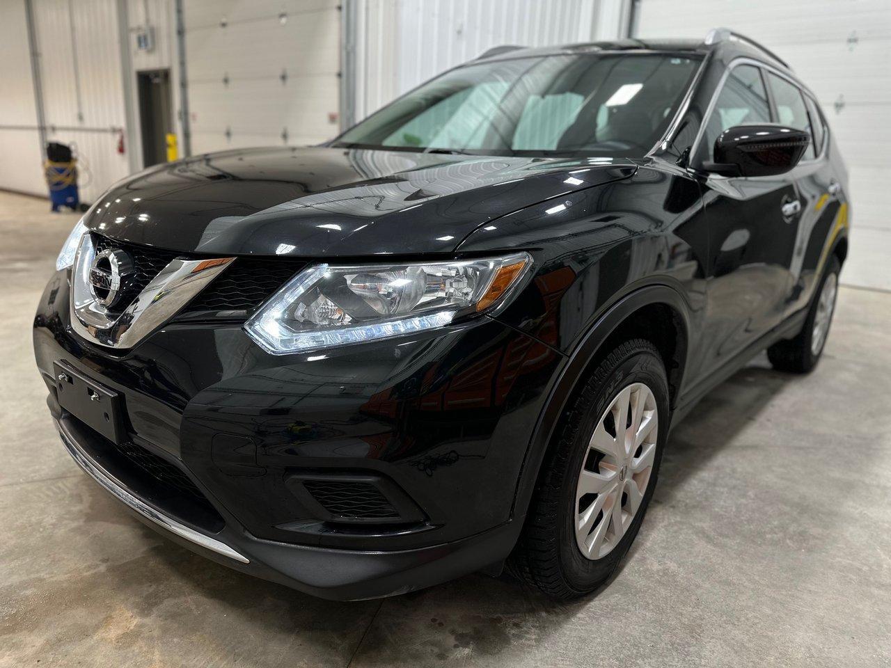 Used 2016 Nissan Rogue S AWD *SAFETIED* *CLEAN TITLE* for sale in Winnipeg, MB