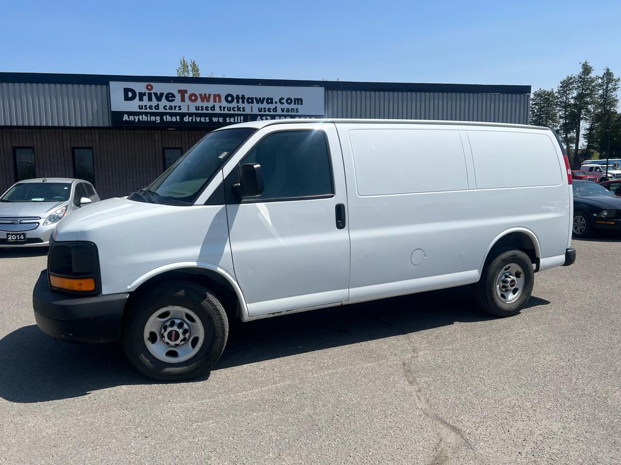 Used 2015 GMC Savana 2500 Cargo Van for sale in Ottawa, ON