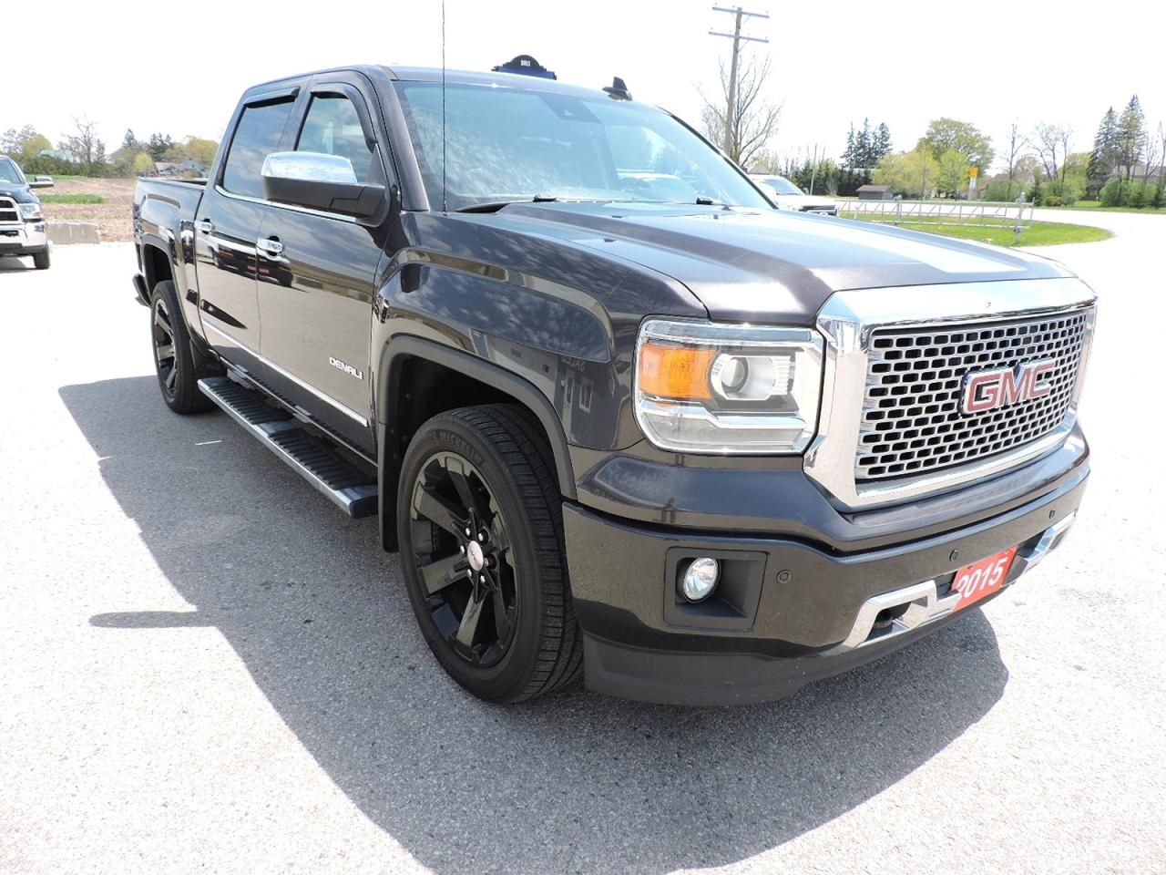 2015 GMC Sierra 1500 Denali 5.3L 4X4 Sunroof Navigation 120000 KMS