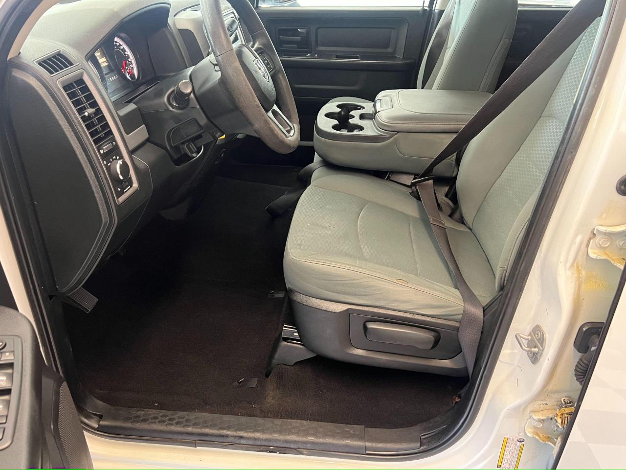 2016 RAM 1500 ST 5.7L V8 4x4 HEMI Quad Cab+Cruise+CLEAN CARFAX Photo73