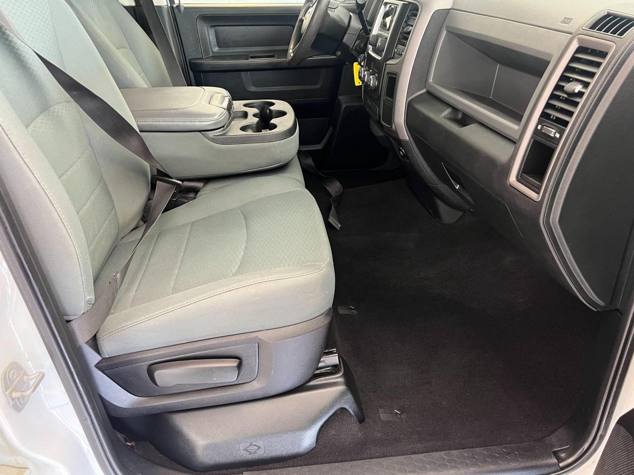 2016 RAM 1500 ST 5.7L V8 4x4 HEMI Quad Cab+Cruise+CLEAN CARFAX Photo76