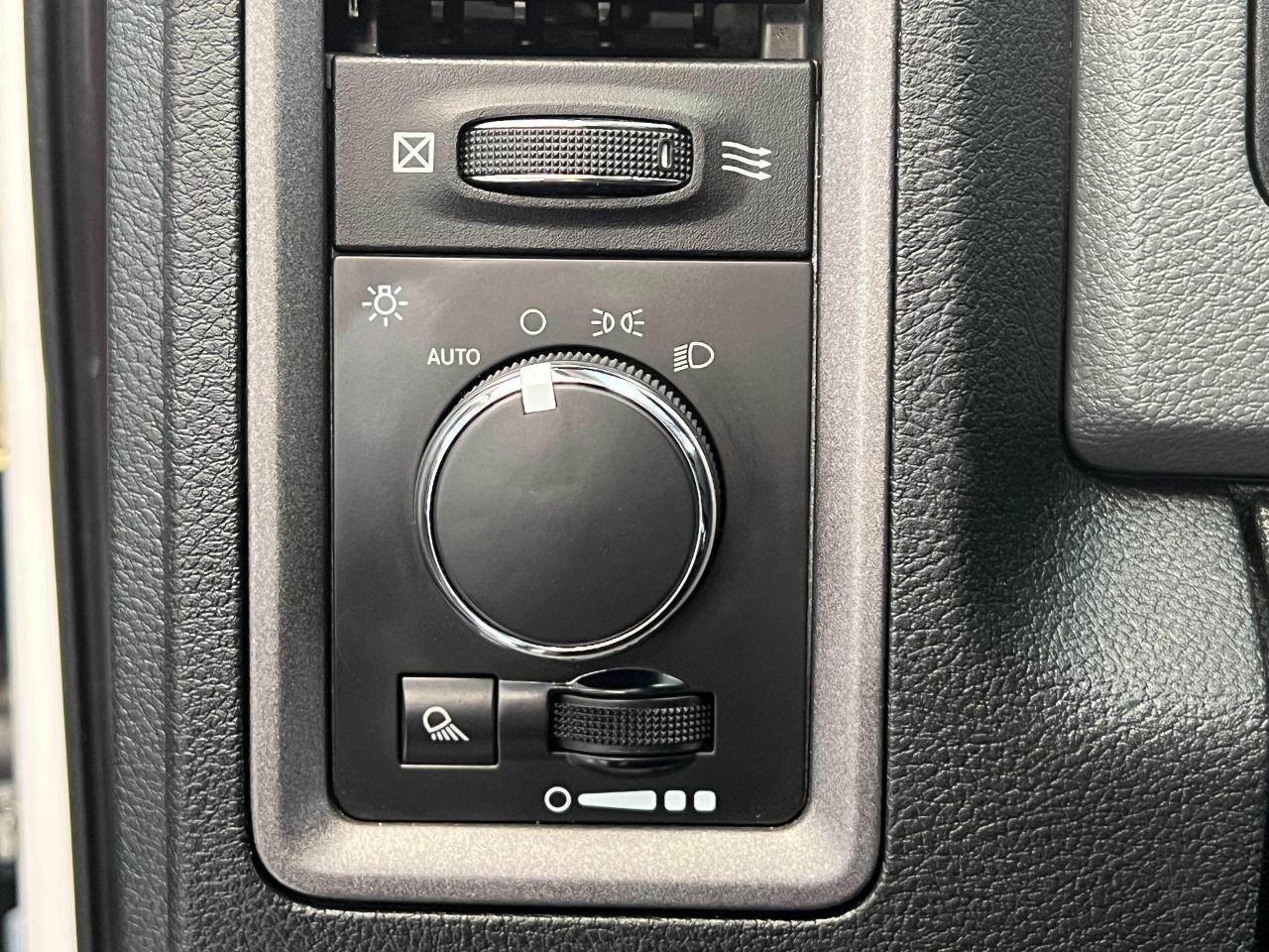 2016 RAM 1500 ST 5.7L V8 4x4 HEMI Quad Cab+Cruise+CLEAN CARFAX - Photo #33