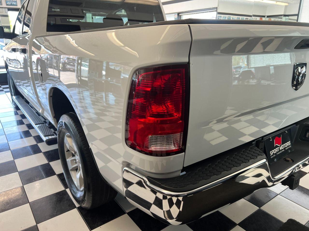 2016 RAM 1500 ST 5.7L V8 4x4 HEMI Quad Cab+Cruise+CLEAN CARFAX Photo94