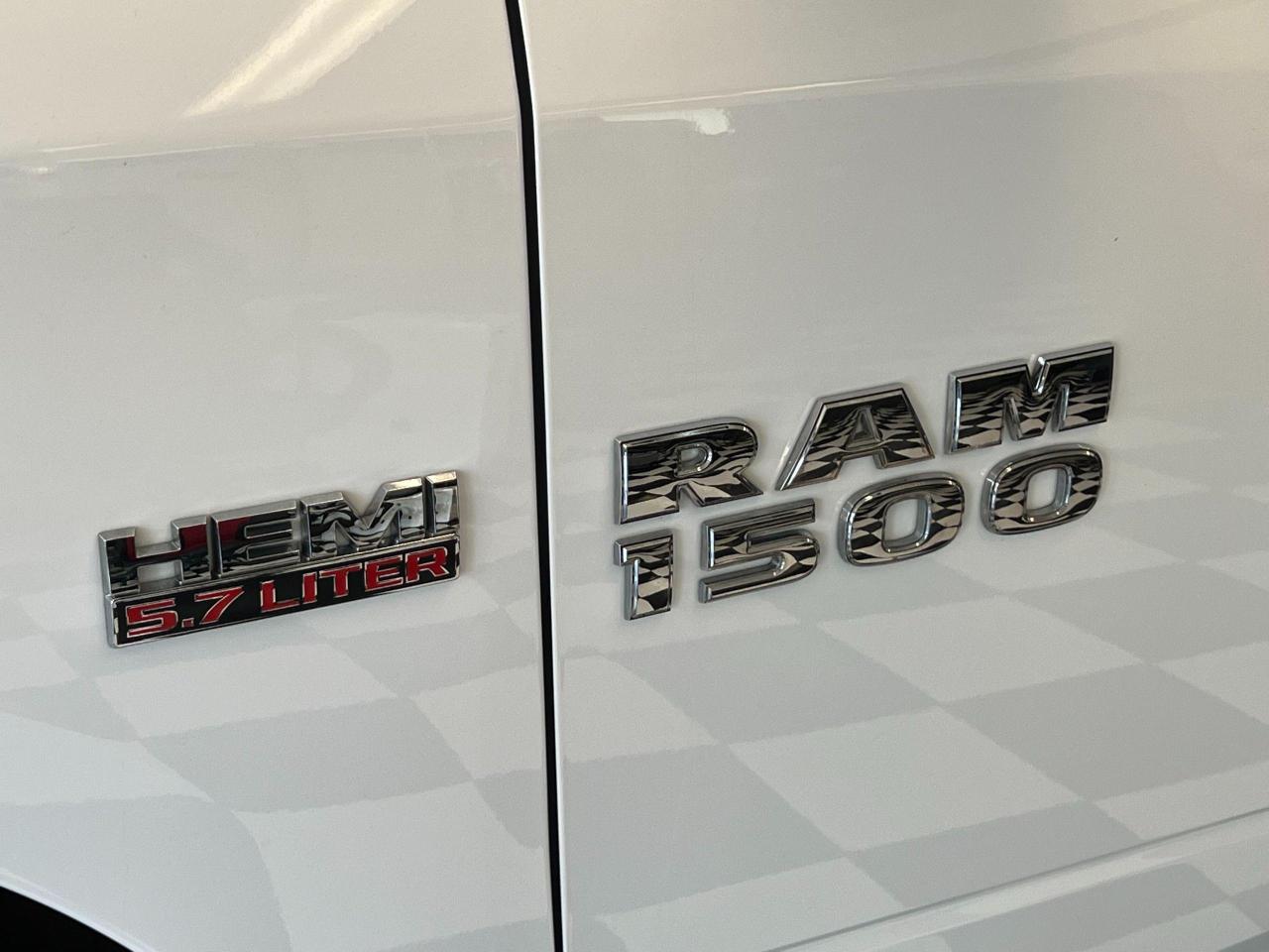 2016 RAM 1500 ST 5.7L V8 4x4 HEMI Quad Cab+Cruise+CLEAN CARFAX Photo103